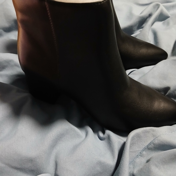 Portland boot company ladies black short  boots. Size 9M. NWT - Picture 4 of 9